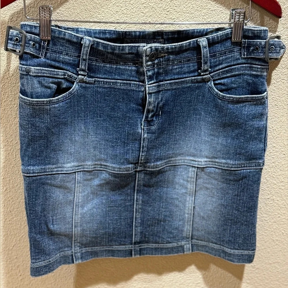Lady Enyce Vintage Y2K denim miniskirt with buckles‎ and pockets.  Size 25.